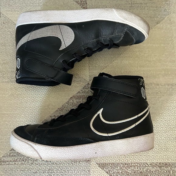 NIKE Blazer Mid ‘77 SE Size 3Y - Picture 4 of 12